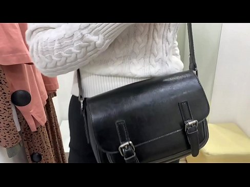 ❤️ Offentlig onani av ungtispe FeralBerry med en dildo i prøverommet ❤️ Superporno på porno no.stroybassein.ru ❌